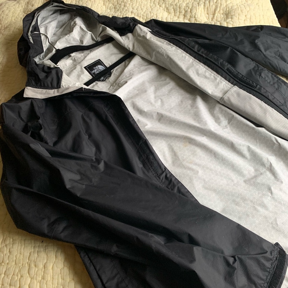 The Northface Men’s Hyvent 2.5L Jacket - Small